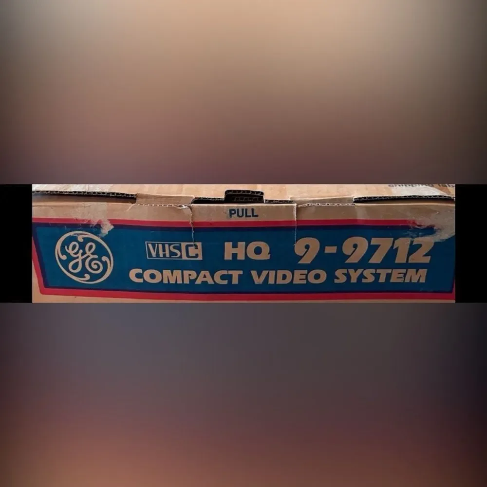 General Electric VHS HQ 9-9712 compact video recording system plus bag